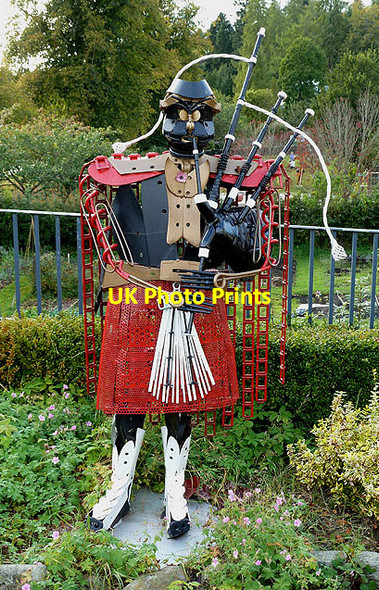 Photo 6"x4" The Dunkeld Piper Dunkeld c2012