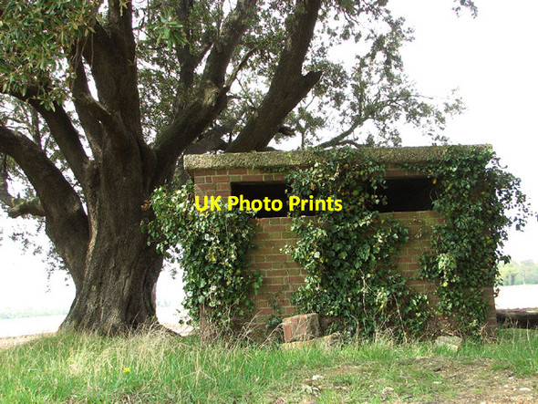 Photo 6"x4" Guarding access to the railway station, Buckenham Buckenham c2013