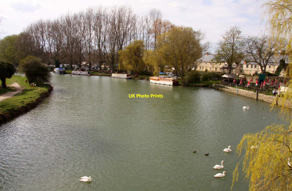 Photo 6"x4" The River Thames from the Ha'penny Bridge Lechlade on Thames c2013