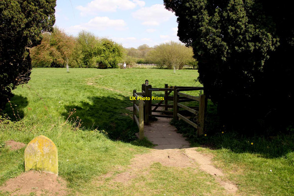 Photo 6"x4" Kissing gate on the footpath from the churchyard Appleton\/SP4401 c2013