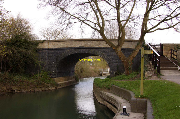 Photo 6"x4" St John's Bridge over the River Thames Lechlade on Thames c2013