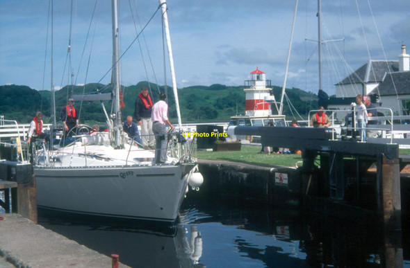 Photo 6"x4" The summer buzz at Crinan locks Crinan c2005