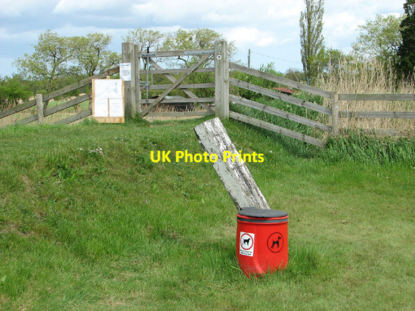 Photo 6"x4" Gate on the Wherryman's Way, Reedham Limpenhoe Hill c2013