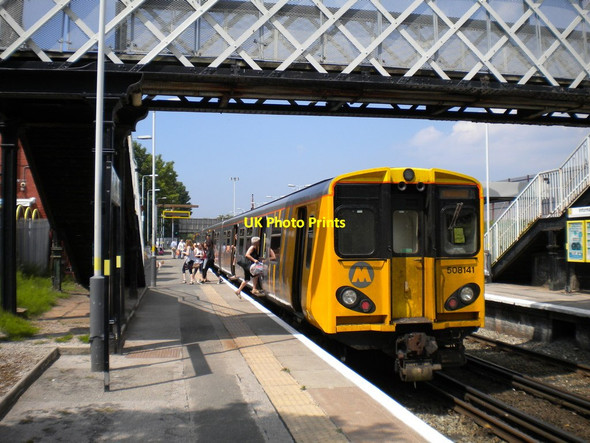 Photo 6"x4" West Kirby train at Birkenhead North Birkenhead\/SJ3088 c2010