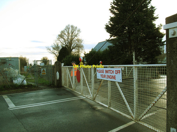 Photo 6"x4" Closing the gates Kempe's Corner c2013