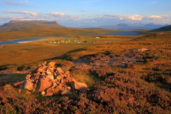 Photo 6"x4" Cairn, Cnoc M\u00c3\u00b2r Brae of Achnahaird c2008