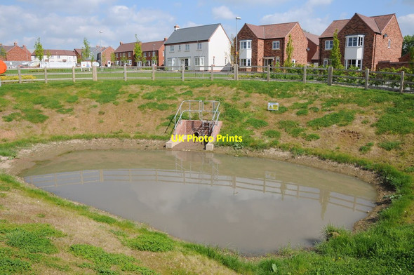 Photo 6"x4" Pool on a housing estate Pershore c2013