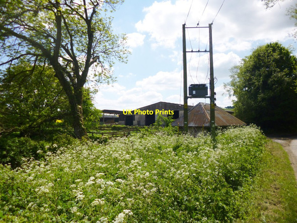 Photo 6"x4" Tidpit, farm buildings East Martin c2013