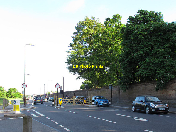 Photo 6"x4" Width restriction on Maze Hill Greenwich\/TQ3977 c2013