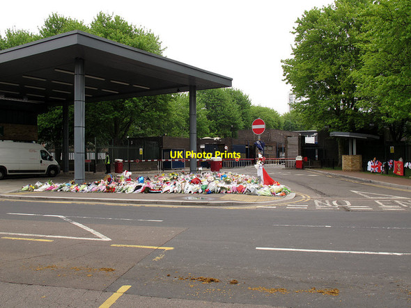 Photo 6"x4" Tributes to Lee Rigby outside Woolwich barracks Woolwich c2013