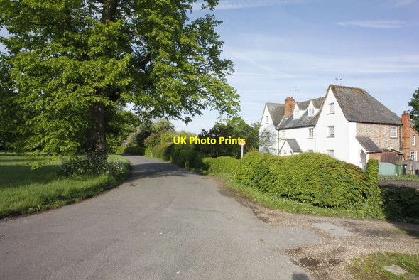 Photo 6"x4" Back along the Green Aston Rowant c2013