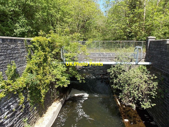 Photo 6"x4" River Rhymney flows towards Bedwellty Road, Bargoed Bargod or Bargoed c2013