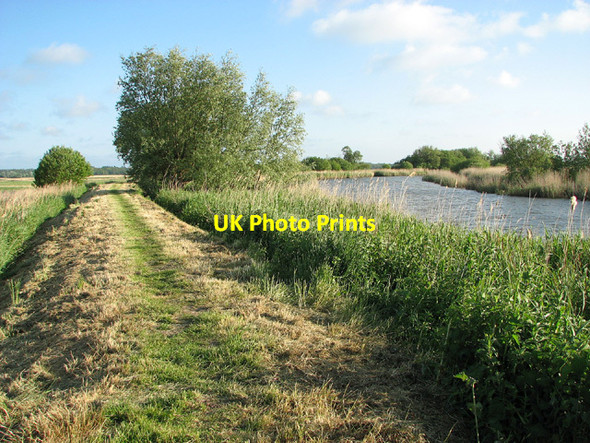 Photo 6"x4" The Angles Way along the River Waveney Oulton Broad c2013