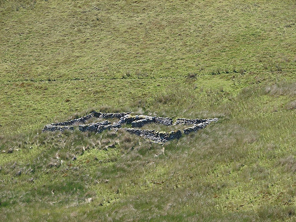 Photo 6"x4" Ruined sheepfold in Cwm-llwyd Friog\/SH6112 c2006