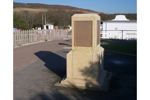 Photo 6"x4" Marconi Monument, Alum Bay Totland c2005