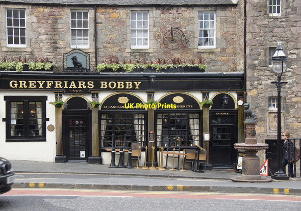 Photo 6"x4" Greyfriars Bobby pub, Candlemaker Row, Edinburgh Edinburgh c2013