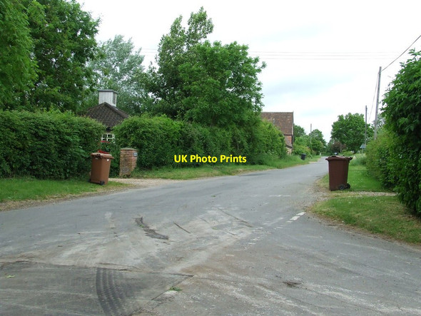 Photo 6"x4" Dustbin Day Mill Green\/TM1384 c2013