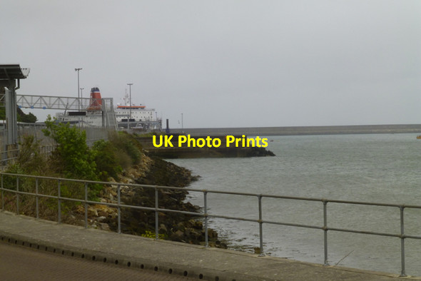 Photo 6"x4" Fishguard Harbour Goodwick\/Wdig c2013