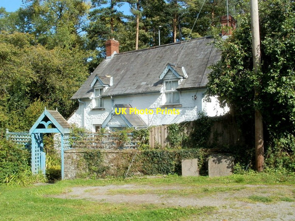 Photo 6"x4" 18th century cottage, Llanover Pencroesoped c2011