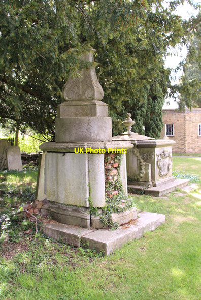 Photo 6"x4" St Andrew, Totteridge - Churchyard Barnet c2013