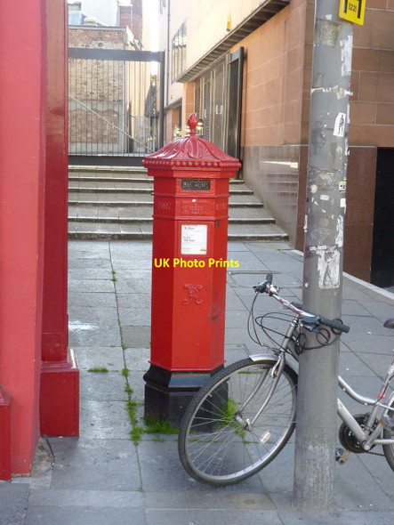Photo 6"x4" Festival Theatre \/ 13 - 29 Nicolson Street postbox ref EH8 136 Edinburgh c2013