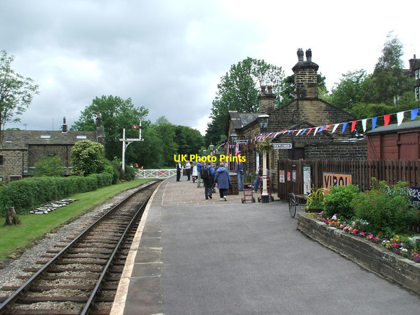 Photo 6"x4" Oakworth railway station, Yorkshire Dockroyd c2008