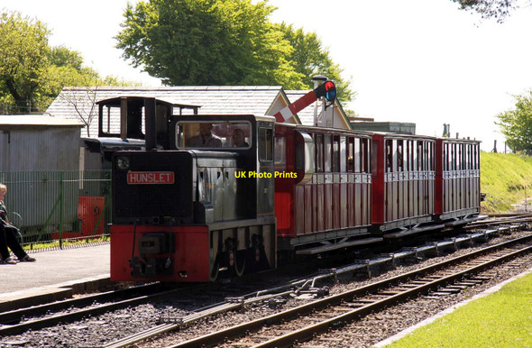 Photo 6"x4" A train arriving at Woody Bay Station Martinhoe Cross c2013