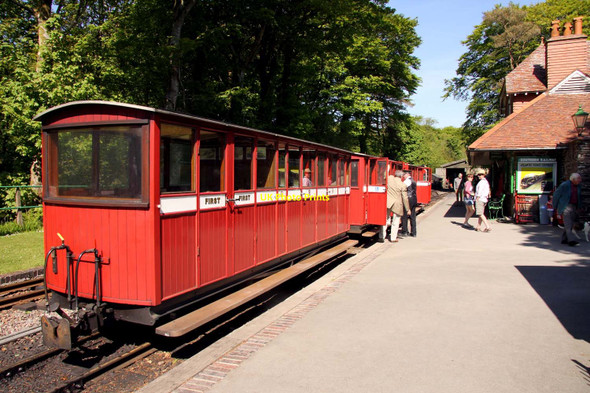 Photo 6"x4" A train in Woody Bay Station Martinhoe Cross c2013