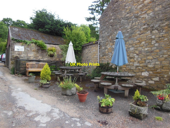 Photo 6"x4" The beer garden at the White Horse Inn Ampleforth c2013