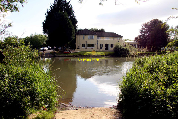 Photo 6"x4" The Ferryman Inn at Bablock Hythe West End\/SP4204 c2013