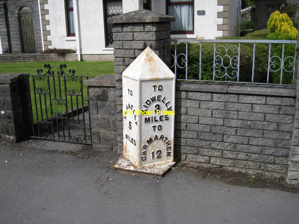 Photo 6"x4" Cast iron milepost Trimsaran c2013