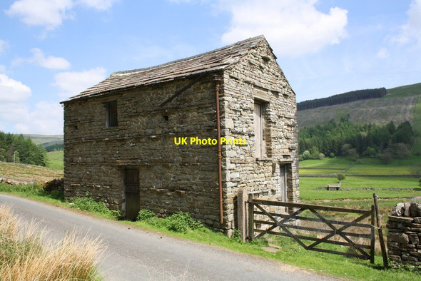 Photo 6"x4" Roadside barn in Cotterdale Cotterdale c2013