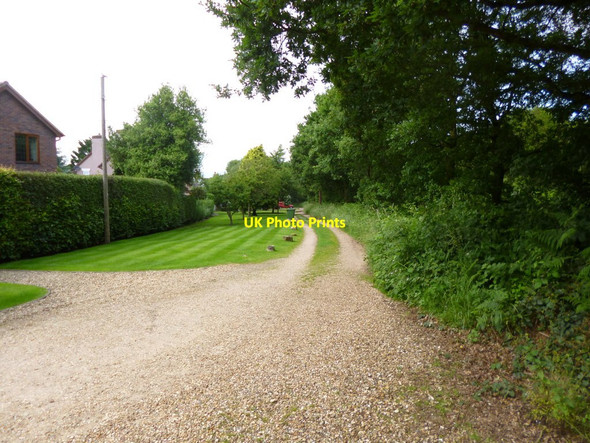 Photo 6"x4" Kingswood, track Kingswood Common\/SJ8402 c2013