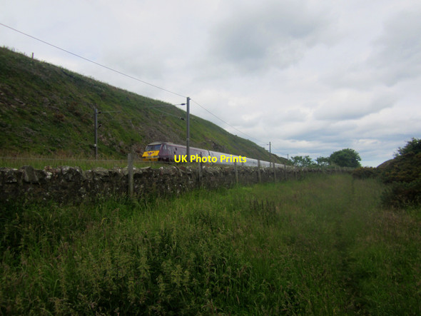 Photo 6"x4" East Coast train heading north along the East Coast Mainline Ross\/NT9660 c2013
