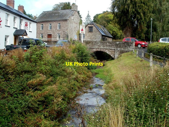 Photo 6"x4" Stream, bridge and pub, Llangors Llangors c2011