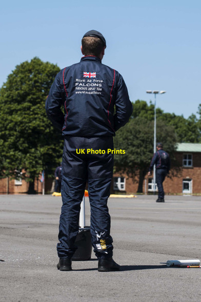 Photo 6"x4" They Also Serve Who Stand and Wait! Beggars Pound c2013