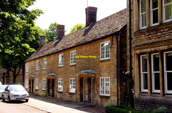 Photo 6"x4" Cottages on Church Green Witney c2013