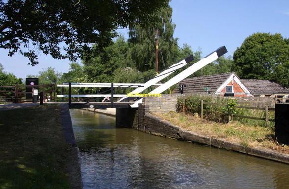 Photo 6"x4" Drawbridge on the Oxford Canal Kidlington c2013