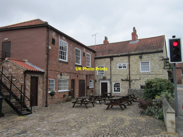 Photo 6"x4" The beer garden at the Bay Horse Tadcaster c2013