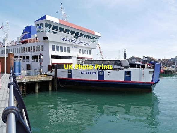 Photo 6"x4" Isle of Wight Ferry at Portsmouth Terminal Portsmouth\/SU6501 c2013
