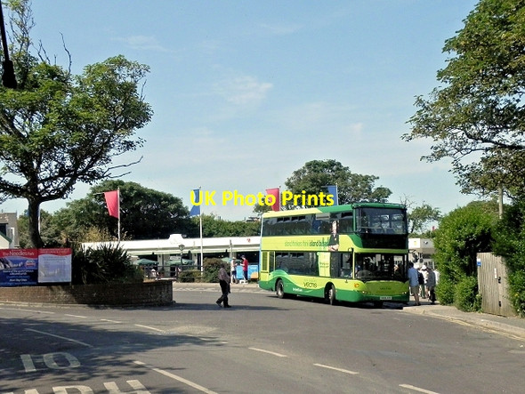 Photo 6"x4" Bus Turning Circle, Needles Park Totland c2013