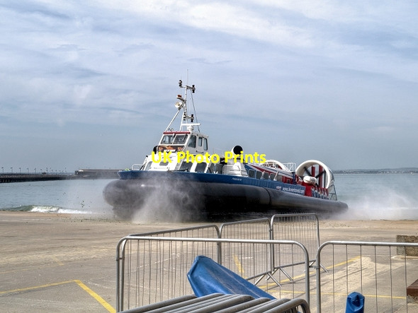 Photo 6"x4" Hovercraft Arriving at Ryde Ryde c2013