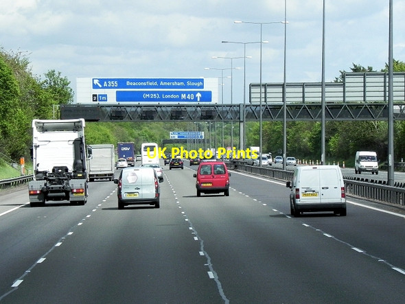 Photo 6"x4" Sign and Signal Gantry, M40 Beaconsfield Beaconsfield c2013