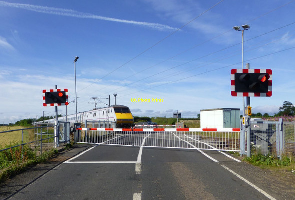 Photo 6"x4" Warkworth level crossing Eastfield Hall c2013