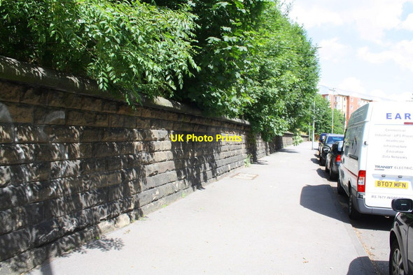 Photo 6"x4" Wall and parked vehicles on Clarendon Road Leeds\/SE3034 c2013