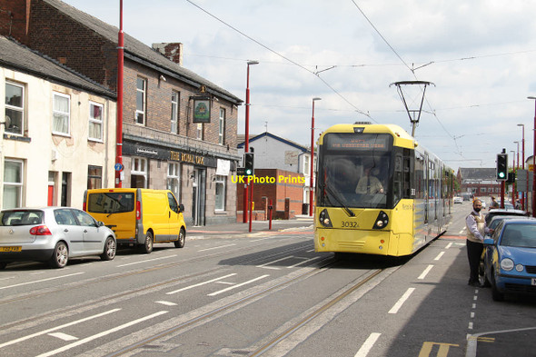 Photo 6"x4" Passing The Royal Oak Droylsden c2013