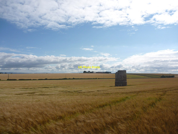 Photo 6"x4" East Lothian Landscape : The Heugh Doocot, near North Berwick North Berwick c2013