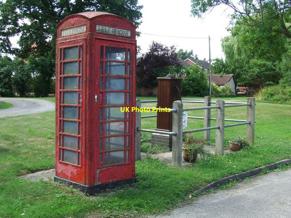 Photo 6"x4" Pump And Phonebox Diss c2013
