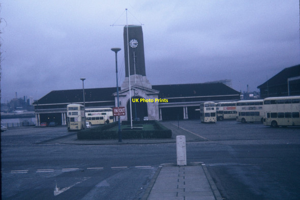 Photo 6"x4" Seacombe Ferry Bus Station Birkenhead\/SJ3088 c1969