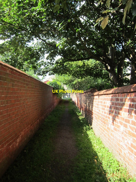 Photo 6"x4" A path leading to St Nicholas Church, Withernsea Withernsea c2013